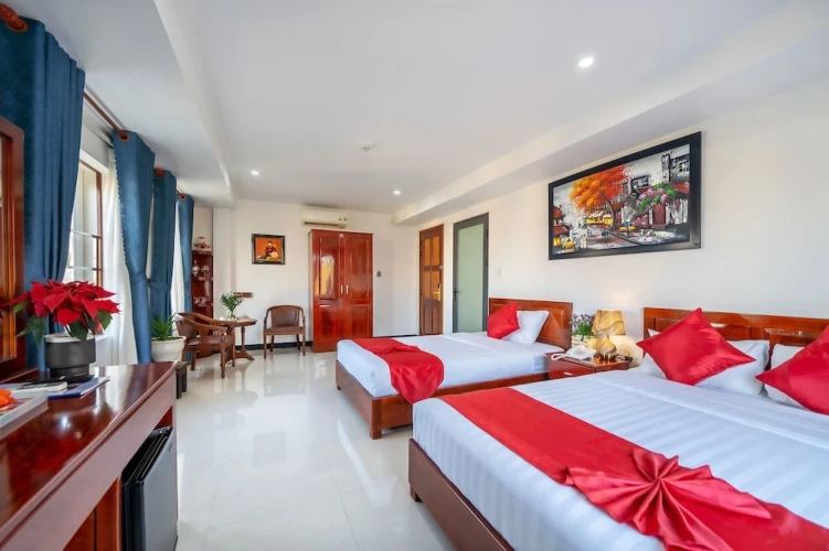 Deluxe Triple room with city view