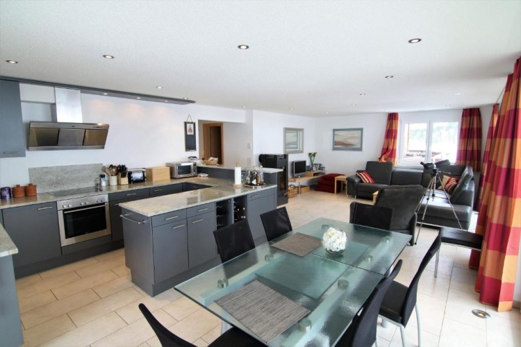 3 Bedrooms Apartment