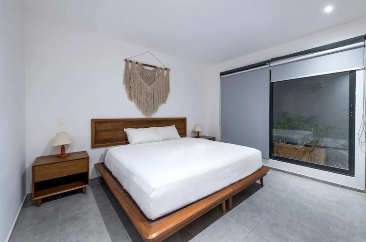 2 Br. Apt W/amazing Natural Lighting&location