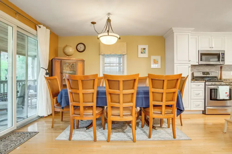 Beach & Lake Access: Group Getaway in Mashpee!