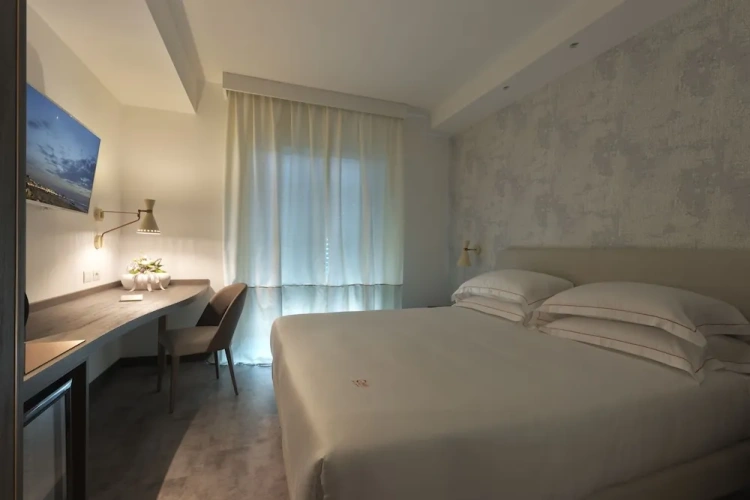 Standard Double room with city view