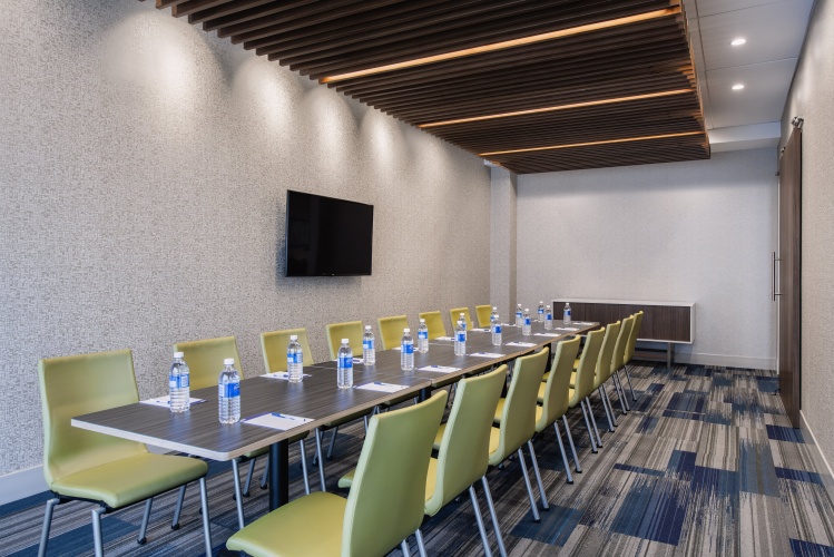 Holiday Inn Express & Suites Kelowna - East photo 20