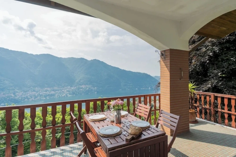 2 Bedrooms Villa