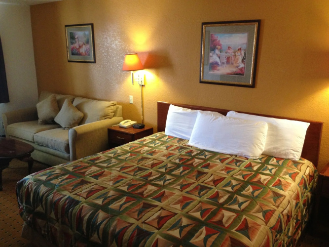 Brentwood Inn & Suites