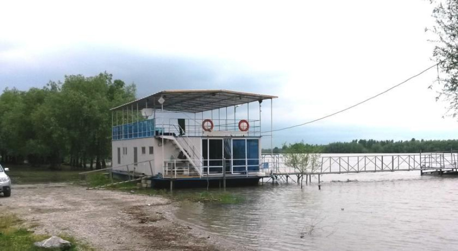 Delta Pontoon