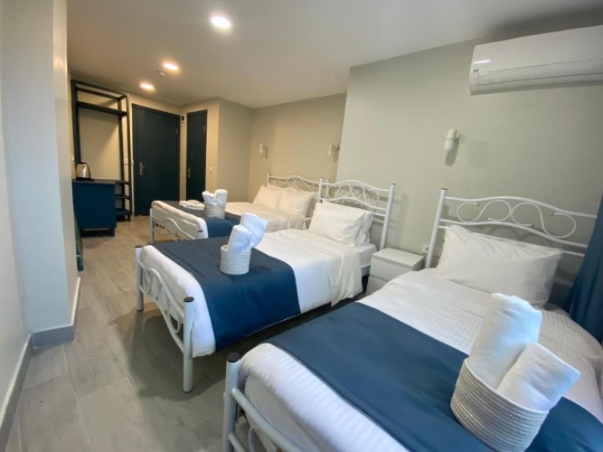 Standard Quadruple room with garden view