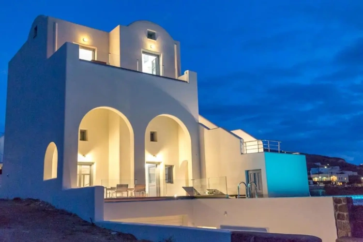 2 Bedrooms Villa