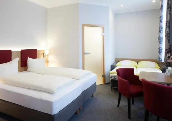 Standard Triple room