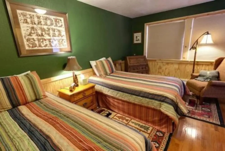 Sea Parrot Inn