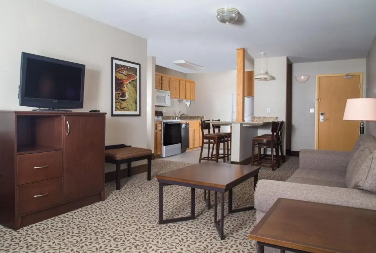 Gray Wolf Inn & Suites
