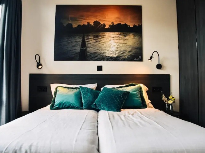 Luxury Waterfront Escape