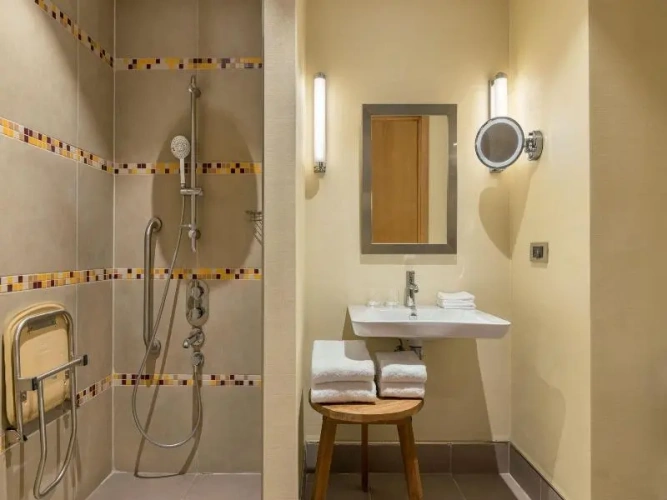 Standard Quadruple room with city view