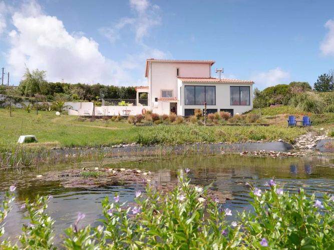 Oceanview Cliff Retreat