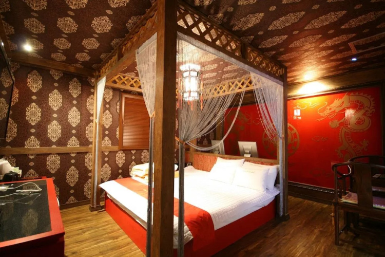Hera Hotel