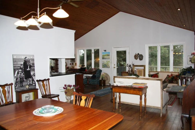 2 Moon Cottage Bed & Breakfast