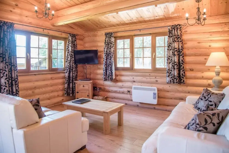 Ash Lodge With Hot Tub, Kingfishers