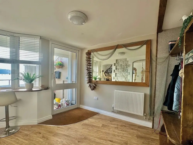 Seafront Cottage - Beach Access - Pet Friendly