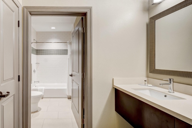 1 Bedroom Suite