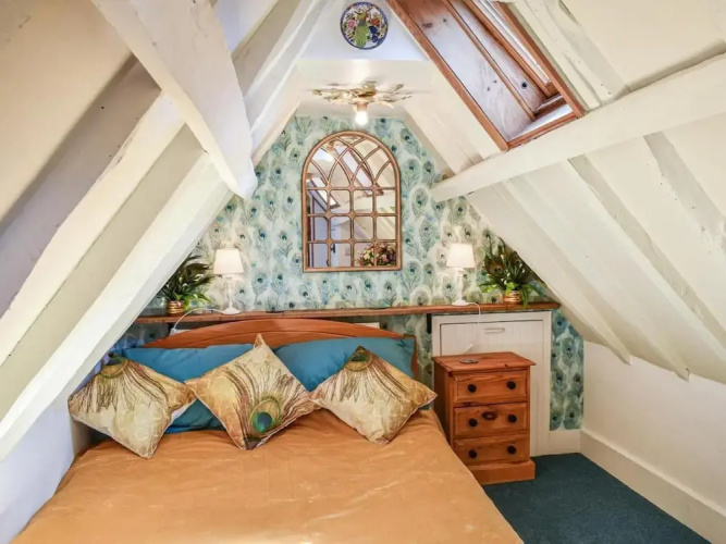 Local Pubs, Walking Routes, Cottage w Parking