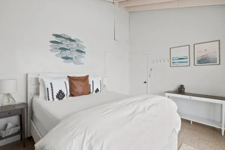 Beachfront White Palm Villa - Tar Bay