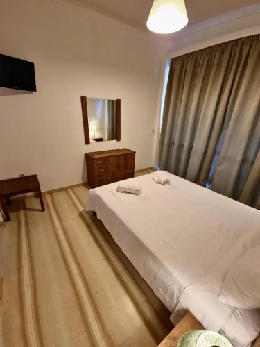 Alexandra Studio 12