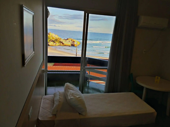 Cris Hotel