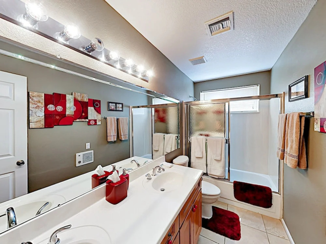 747 Phoenix - 4 Br Home