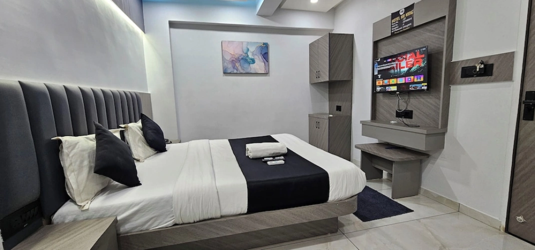 Deluxe Double room with city view