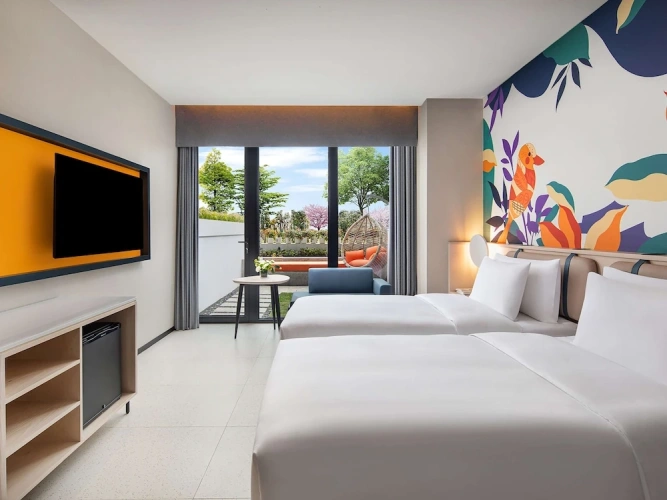 Standard Twin room with courtyard view