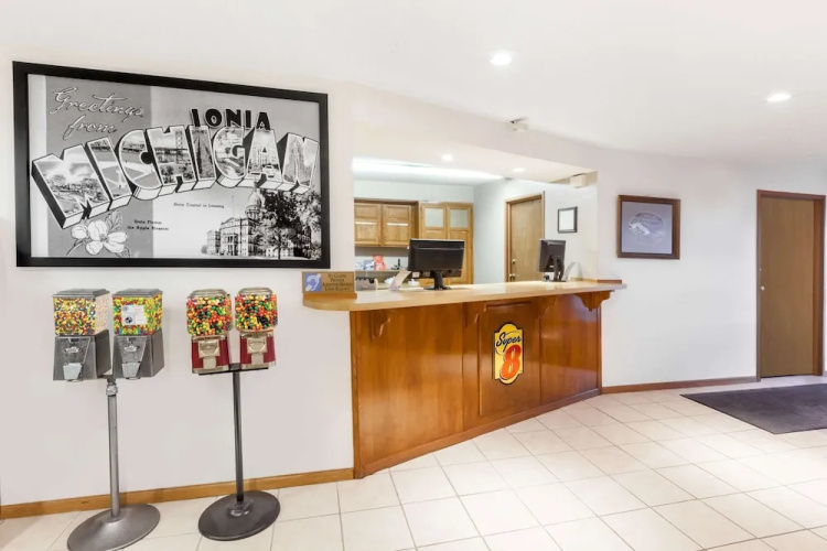 Super 8 Ionia Mi