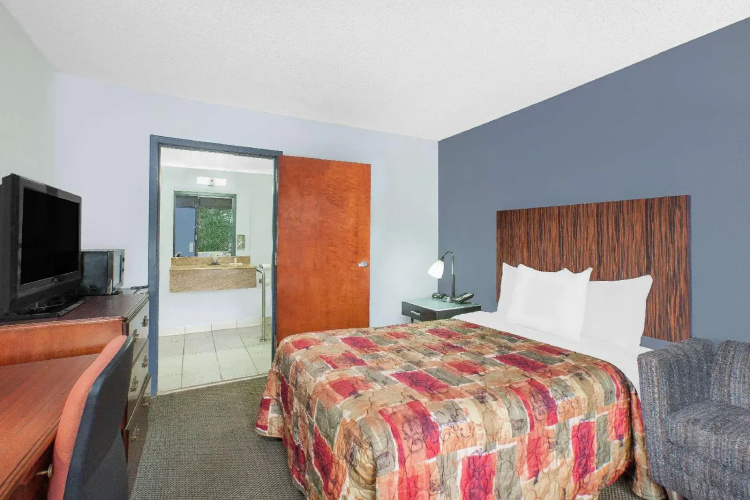 Days Inn by Wyndham Benton