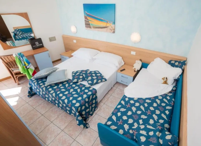 Standard Triple room