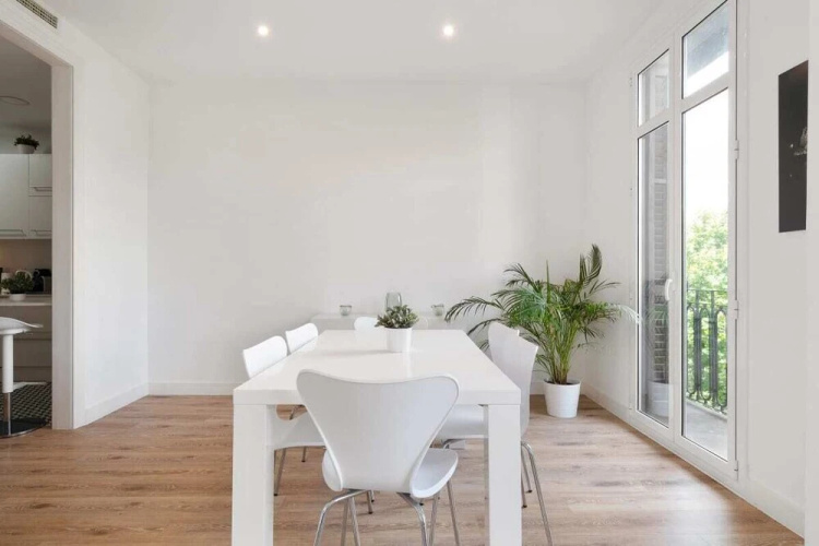 Stunning 2 Bedroom amd Bath Apartment in Eixample