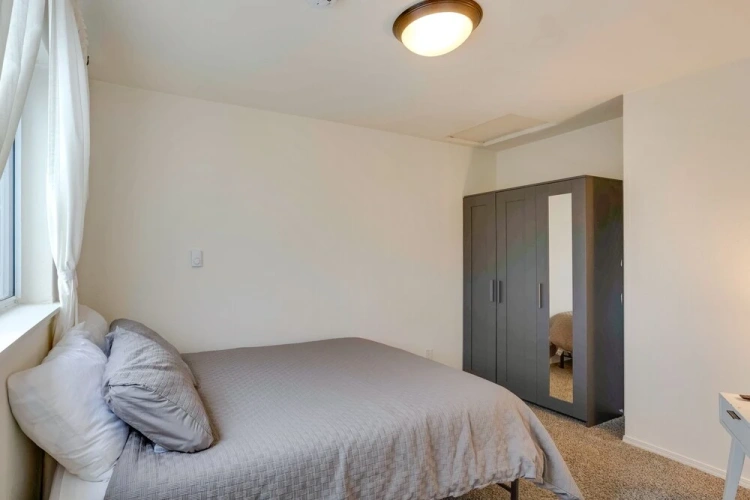 5 Bedrooms Cottage