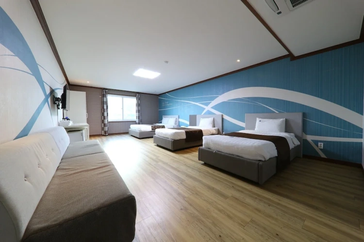 Standard Triple room