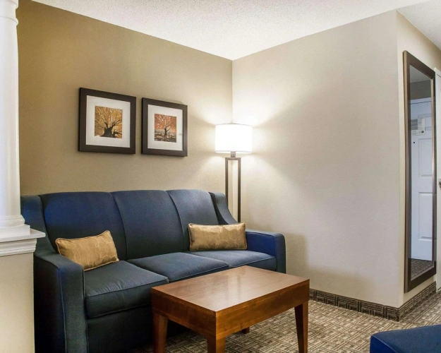 Business Quadruple Suite