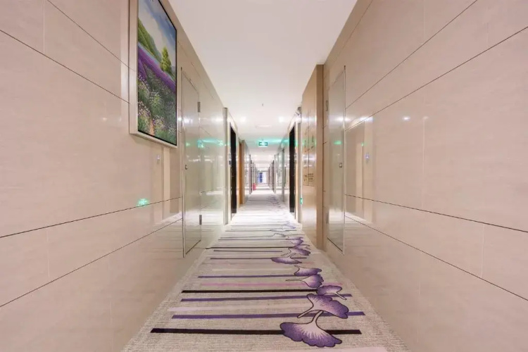 Lavande Hotel Heyuan Wanlongcheng