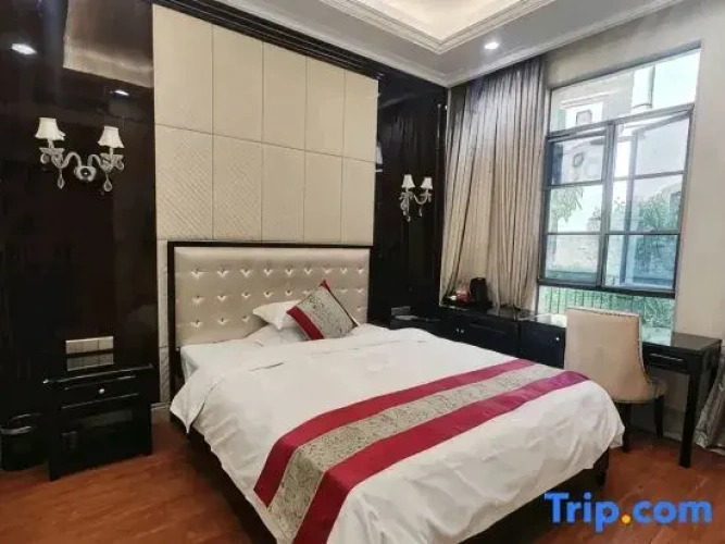 5 Bedrooms Luxury Villa
