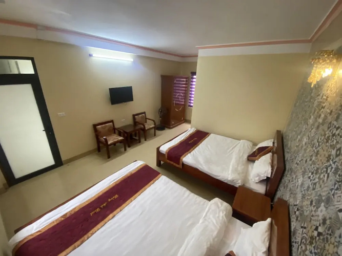 Khat Vong Viet Hotel