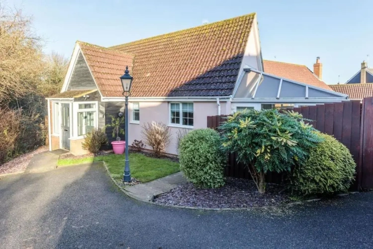 2 Bedrooms Cottage