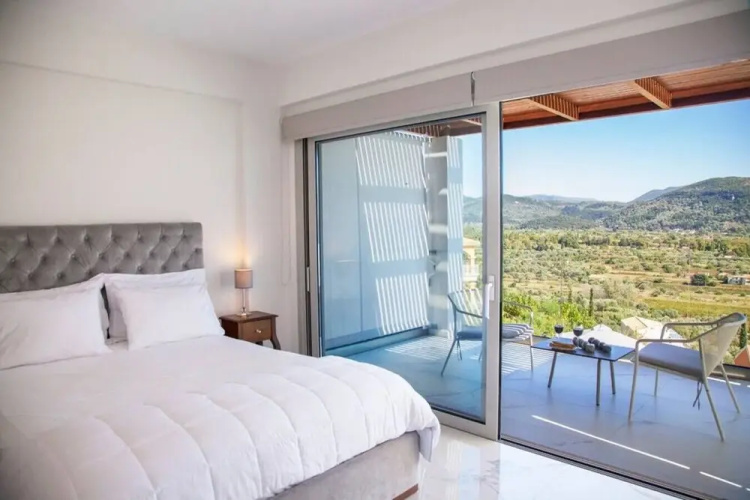 Villa O OFF White in Lefkada