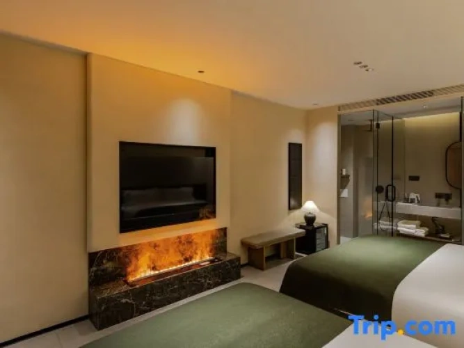 Luxury Family room with courtyard view