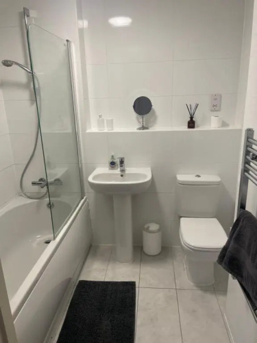 #0202 One Bedroom serviced apartment-Free parking