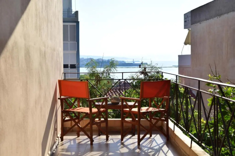 Sunny Sea-View Apartment in Halepa