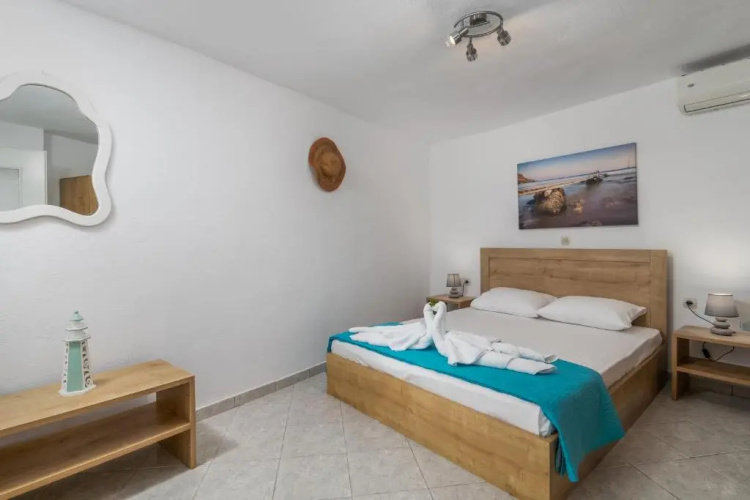 Kanava seafront apartment I