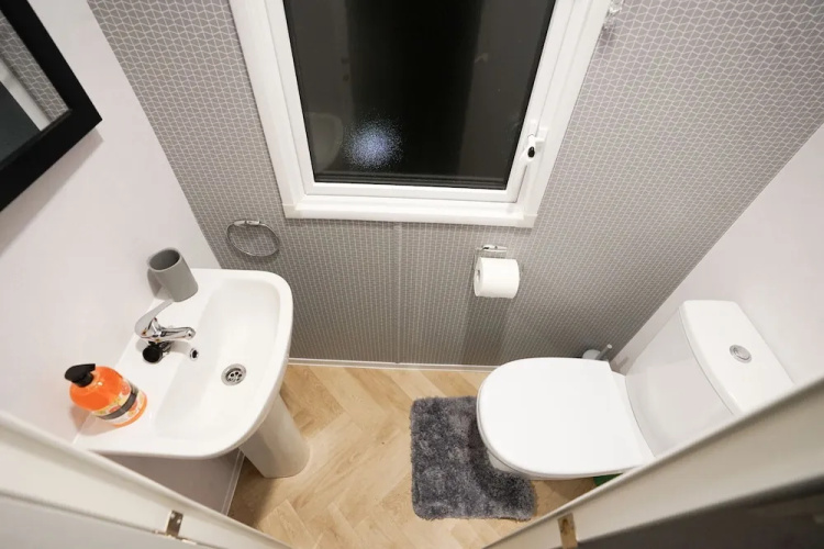 Inviting 3-bed Lodge in Preston hot tub
