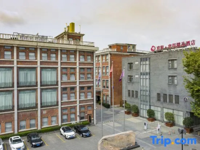 Yazz Hotel
