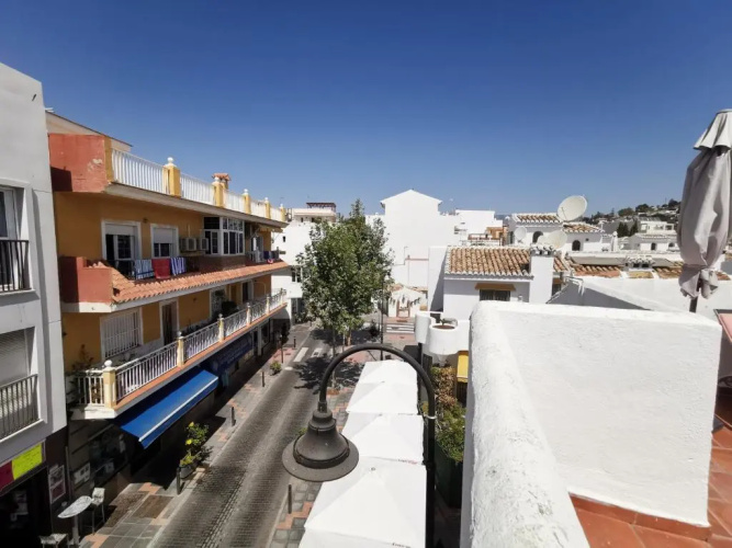 1½ min. walk from the beach