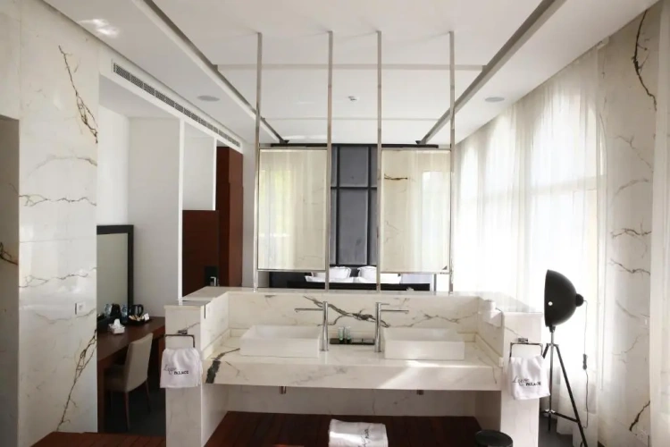 Presidential Suite with balcony and with view