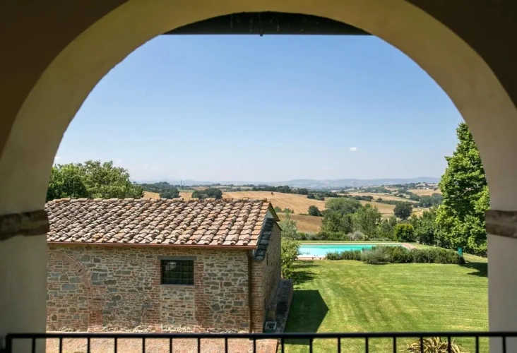 6 Bedrooms Villa